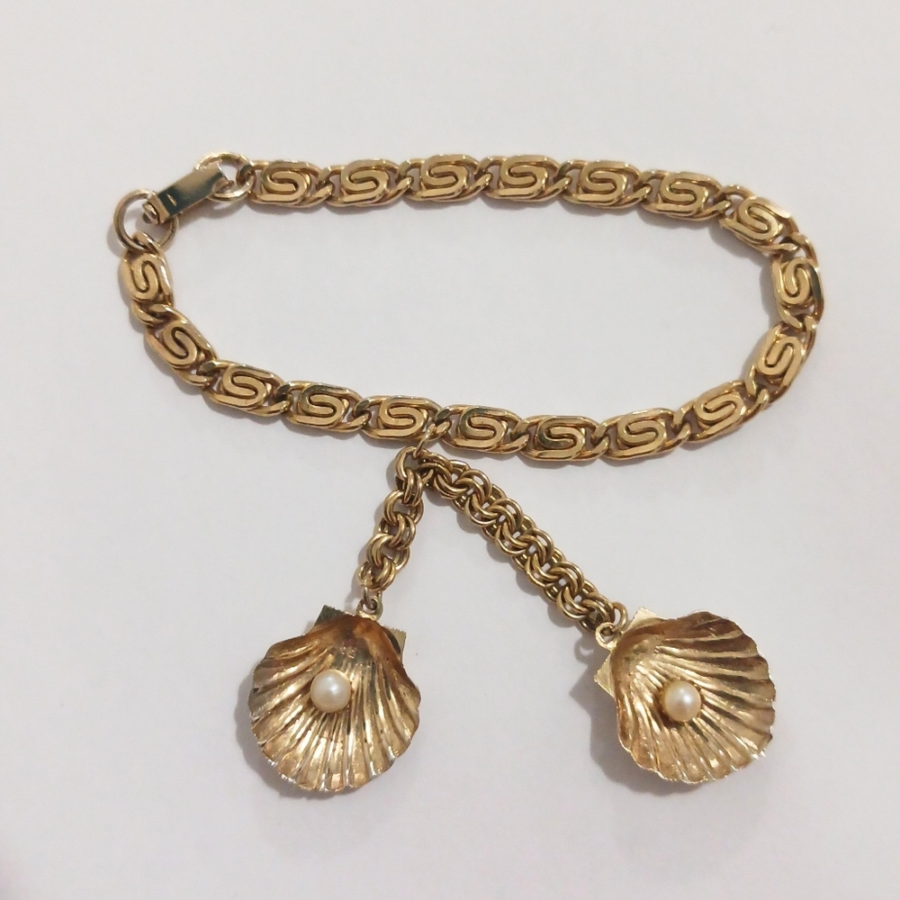 Vintage 1960s Gold Tone Shell Charm Bracelet 7" Long
